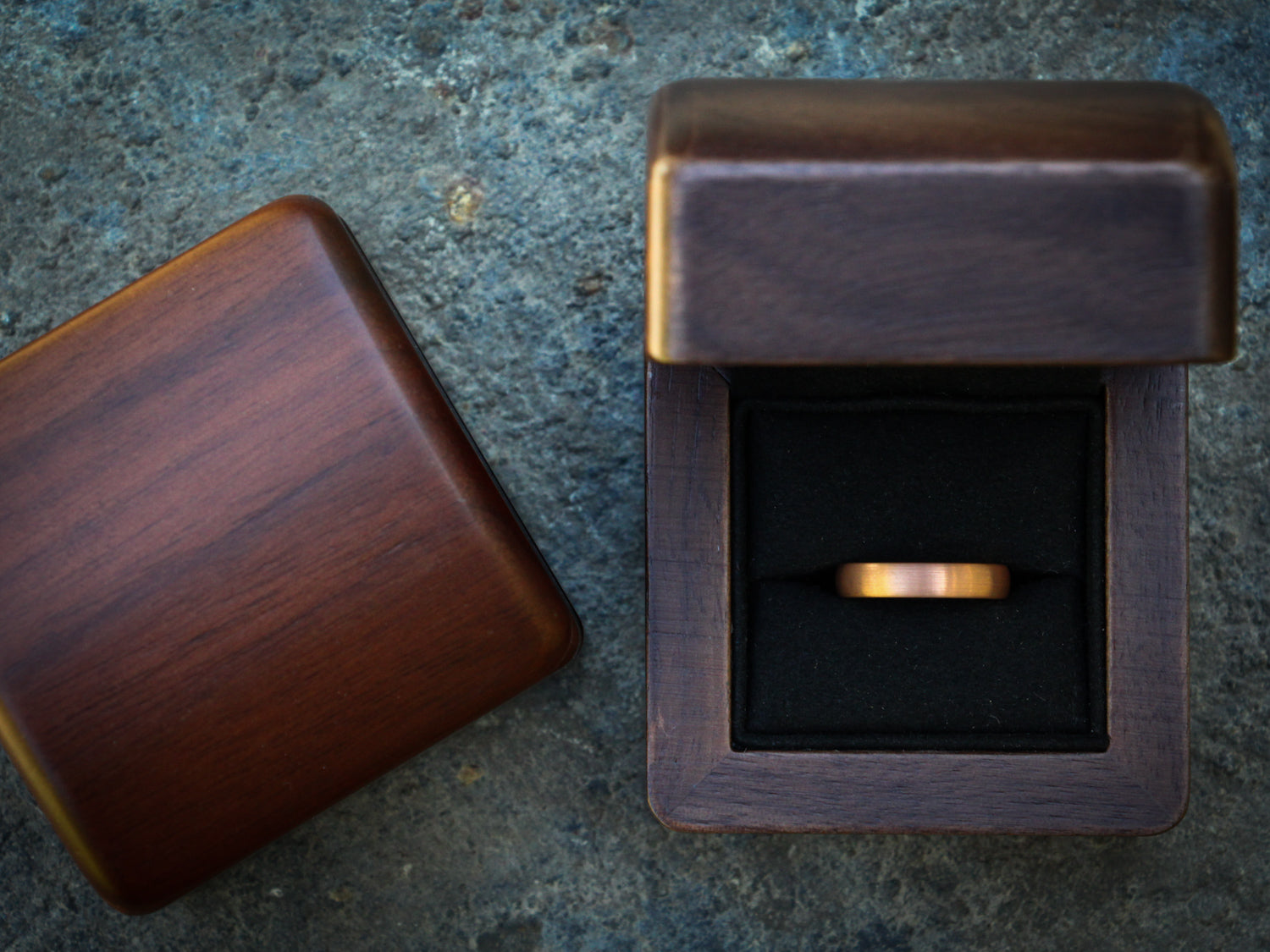 Tungsten Ring Wood Box Photo 4mm rose gold brushed