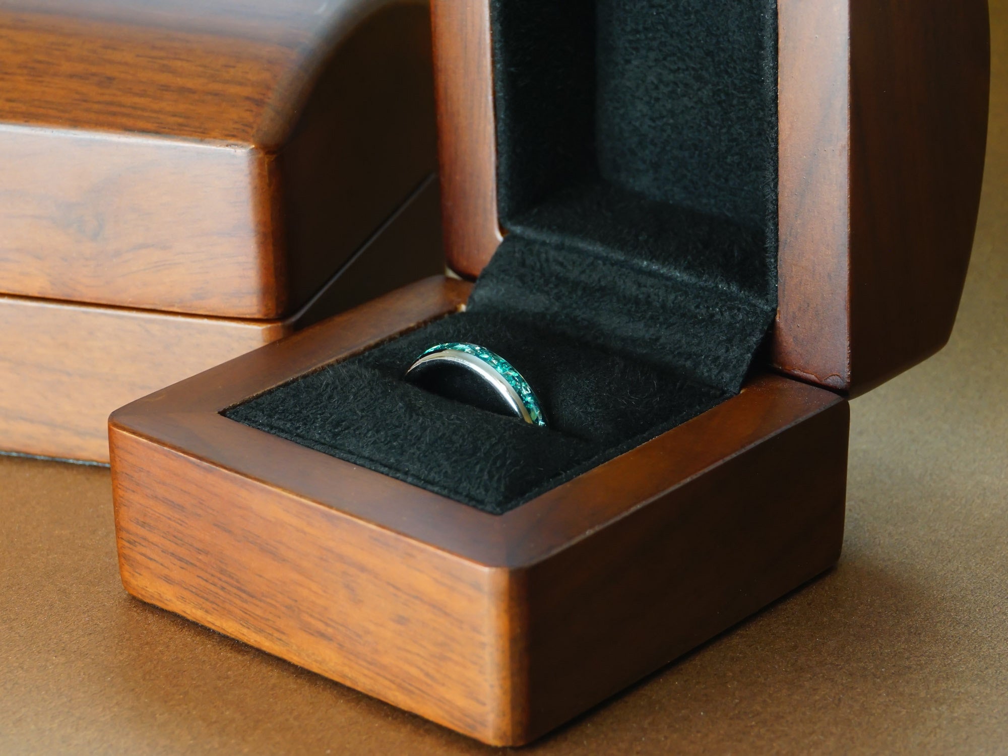 4mm silver aquamarine tungsten ring in a luxury wood ring box silver polished ring with blue lab aqua marine inlay