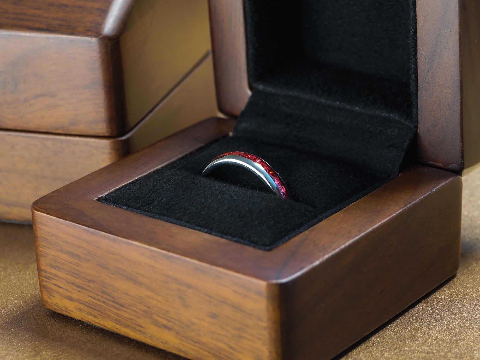 4mm silver garnet tungsten ring in a luxury wood ring box silver polished ring with red lab garnet inlay 2