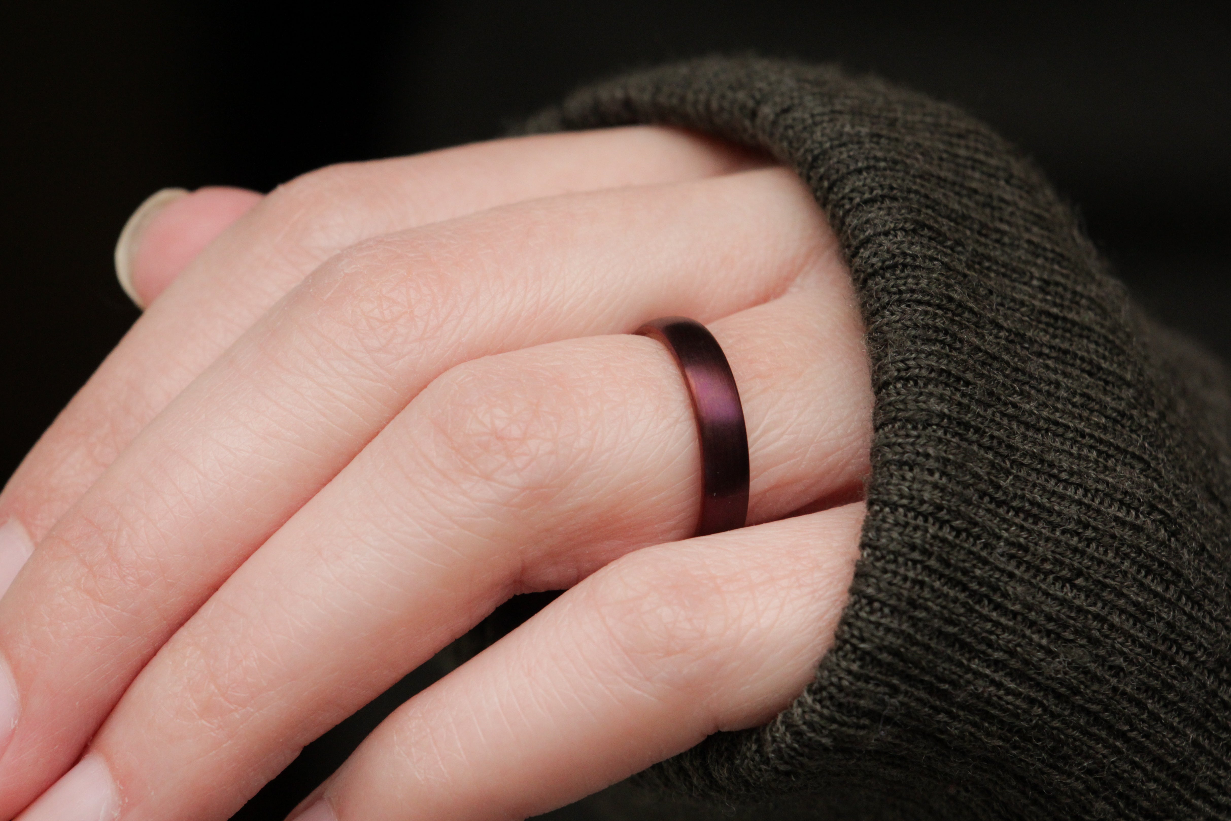 Tungsten Ring hand photo purple brushed 4mm